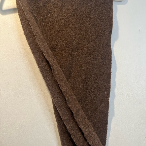 🍁😍”Fendi” Brown Wool Scarf” - Picture 6 of 8